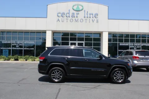 Black 2020 Jeep Grand Cherokee Laredo E for sale in Spout Spring, VA