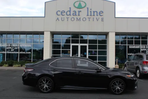 Black 2022 Toyota Camry SE for sale in Spout Spring, VA