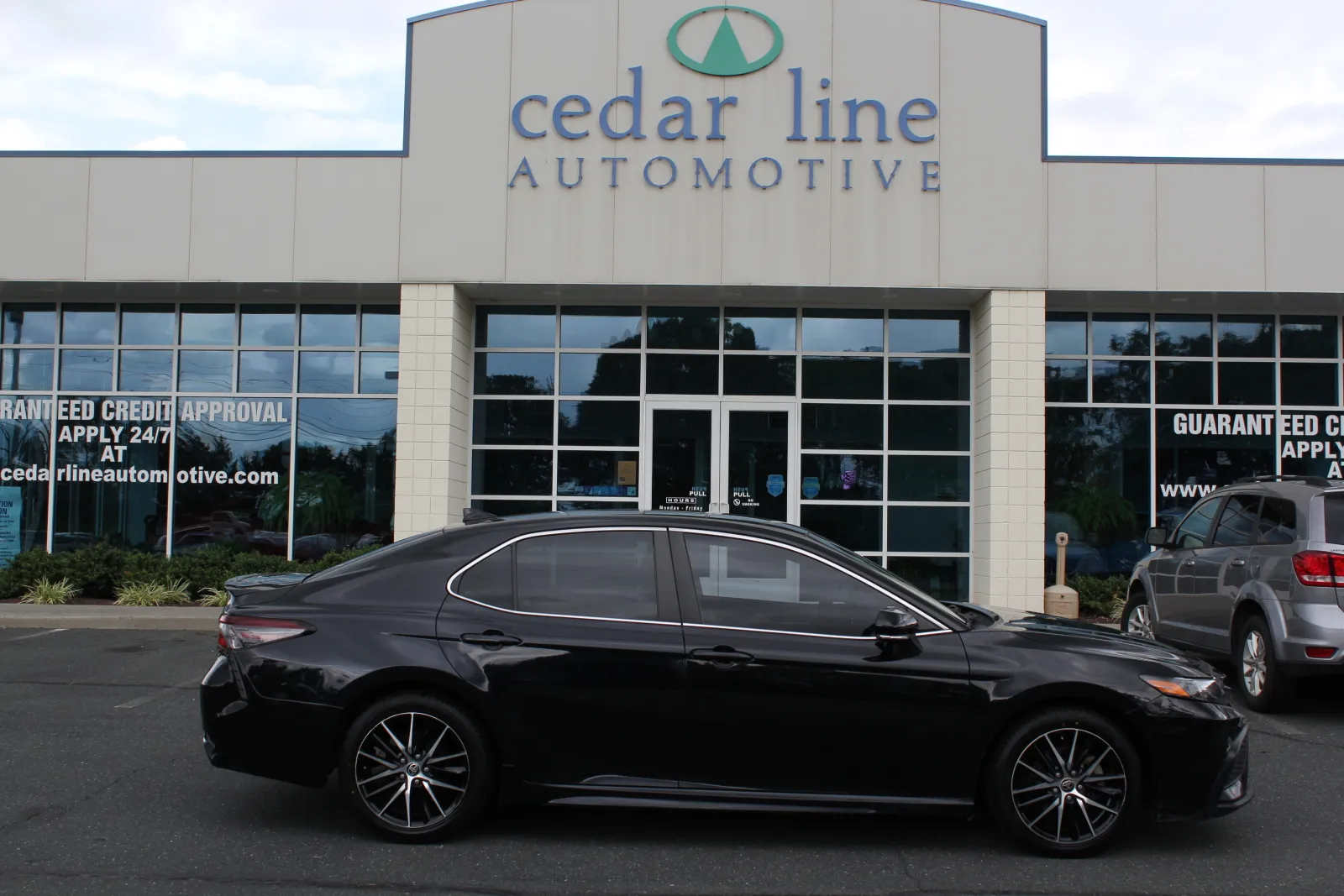 Black 2022 Toyota Camry SE for sale in Spout Spring, VA