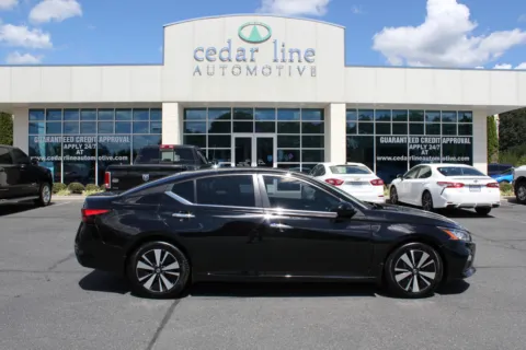 Black 2022 Nissan Altima 2.5 SV for sale in Spout Spring, VA