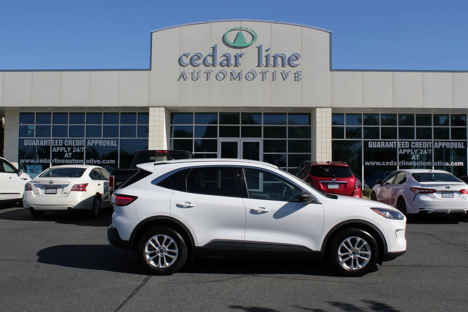 White 2022 Ford Escape Hybrid SE for sale in Spout Spring, VA