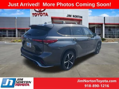 More photos of 2022 Toyota Highlander XSE at Jim Norton Toyota, OK