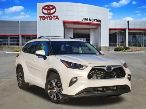 White 2023 Toyota Highlander XLE for sale in Tulsa, OK