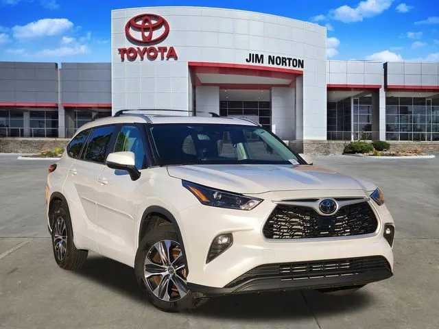 White 2023 Toyota Highlander XLE for sale in Tulsa, OK