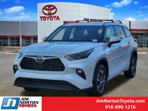 Photos of 2023 Toyota Highlander XLE for sale in Tulsa, OK at Jim Norton Toyota