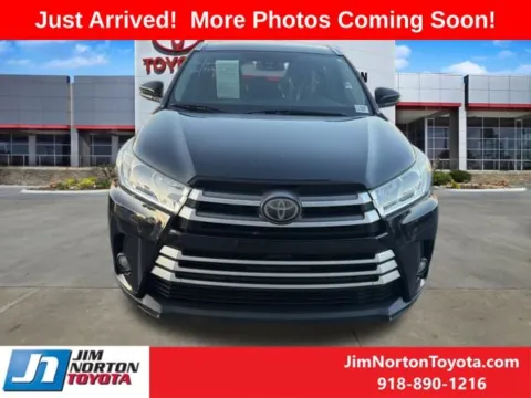Photos of 2018 Toyota Highlander XLE for sale in Tulsa, OK at Jim Norton Toyota