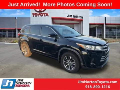 Black 2018 Toyota Highlander XLE for sale in Tulsa, OK
