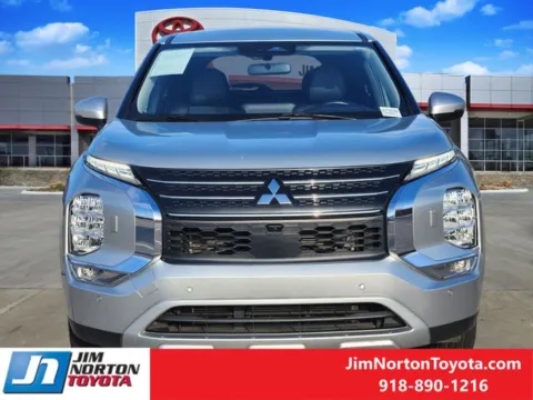 Photos of 2024 Mitsubishi Outlander SE for sale in Tulsa, OK at Jim Norton Toyota