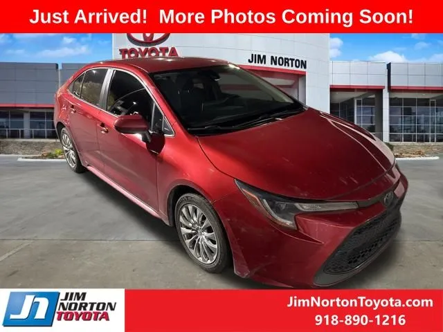 Red 2020 Toyota Corolla LE for sale in Tulsa, OK