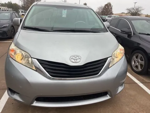 More photos of 2011 Toyota Sienna at Jim Norton Toyota, OK