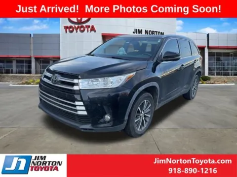 Photos of 2019 Toyota Highlander XLE for sale in Tulsa, OK at Jim Norton Toyota
