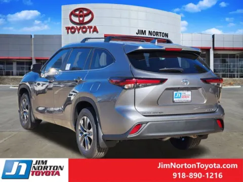 More photos of 2026 Toyota Highlander XLE at Jim Norton Toyota, OK