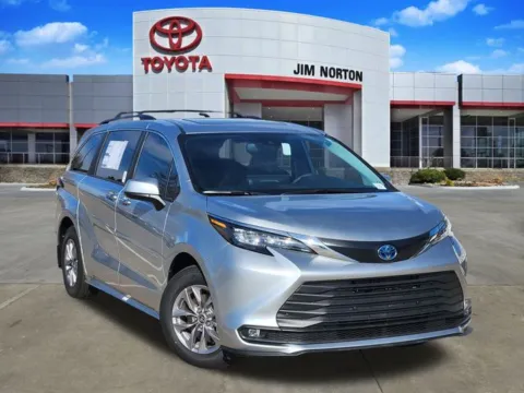 Silver 2025 Toyota Sienna XLE for sale in Tulsa, OK