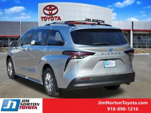 More photos of 2025 Toyota Sienna XLE at Jim Norton Toyota, OK