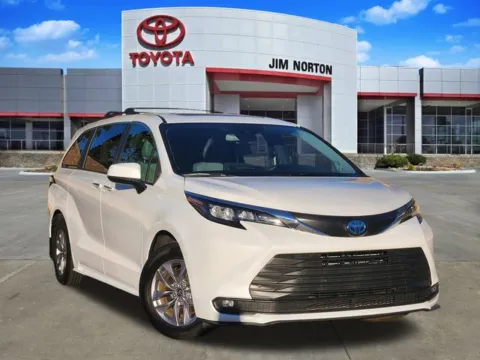 White 2025 Toyota Sienna XLE for sale in Tulsa, OK