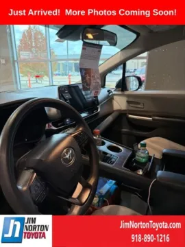 More photos of 2022 Toyota Sienna LE at Jim Norton Toyota, OK