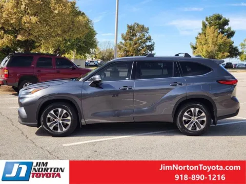 More photos of 2021 Toyota Highlander XLE at Jim Norton Toyota, OK