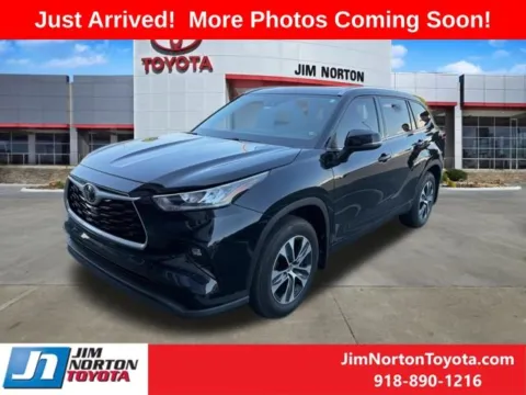 Another view of 2020 Toyota Highlander XLE for sale in Tulsa, OK at Jim Norton Toyota