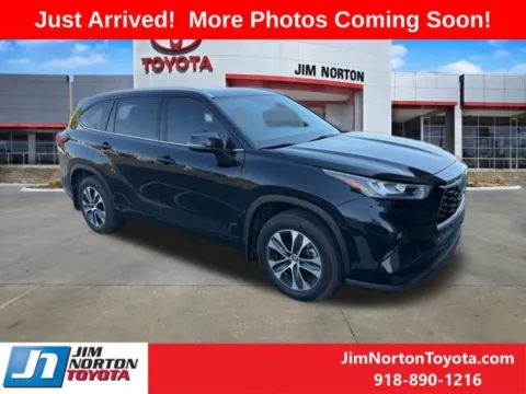 Black 2020 Toyota Highlander XLE for sale in Tulsa, OK