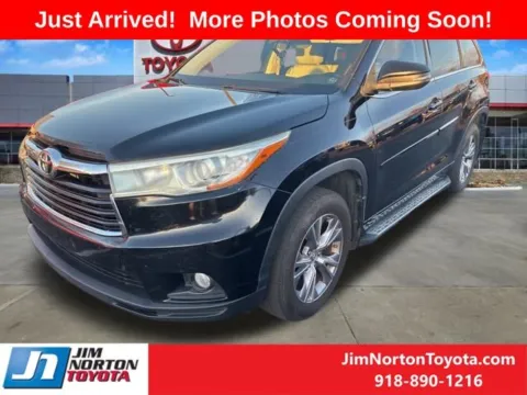 Photos of 2015 Toyota Highlander XLE V6 for sale in Tulsa, OK at Jim Norton Toyota