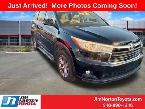 Black 2015 Toyota Highlander XLE V6 for sale in Tulsa, OK