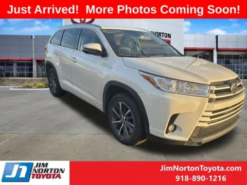 Red 2018 Toyota Highlander for sale in Tulsa, OK