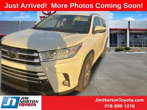 Photos of 2018 Toyota Highlander XLE for sale in Tulsa, OK at Jim Norton Toyota