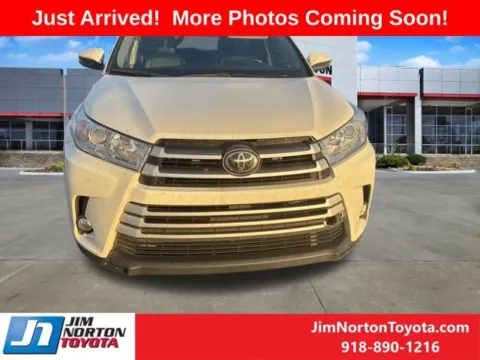 More photos of 2018 Toyota Highlander at Jim Norton Toyota, OK