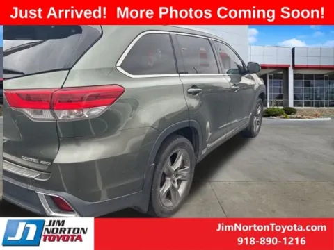 Another view of 2018 Toyota Highlander Limited Platinum for sale in Tulsa, OK at Jim Norton Toyota