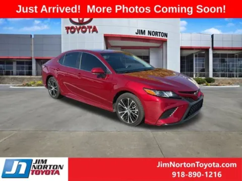 Red 2018 Toyota Camry SE for sale in Tulsa, OK