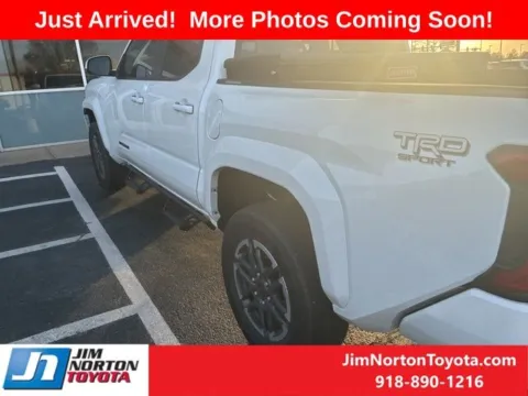 More photos of 2025 Toyota Tacoma Hybrid at Jim Norton Toyota, OK