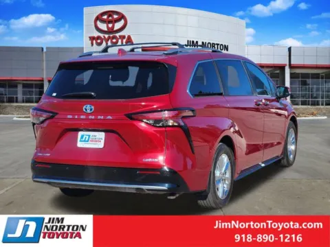 More photos of 2025 Toyota Sienna Limited at Jim Norton Toyota, OK