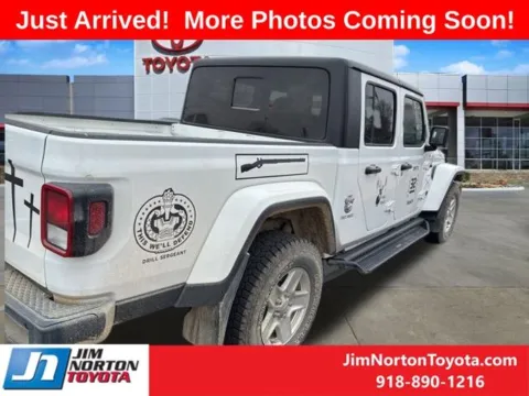 More photos of 2022 Jeep Gladiator Sport at Jim Norton Toyota, OK