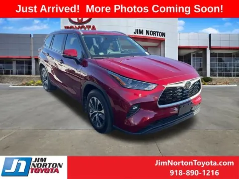 Red 2023 Toyota Highlander XLE for sale in Tulsa, OK