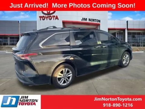 More photos of 2023 Toyota Sienna Woodland Edition at Jim Norton Toyota, OK