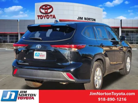 More photos of 2023 Toyota Highlander L at Jim Norton Toyota, OK