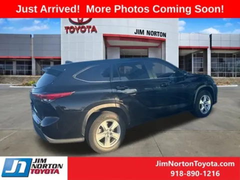 More photos of 2023 Toyota Highlander L at Jim Norton Toyota, OK