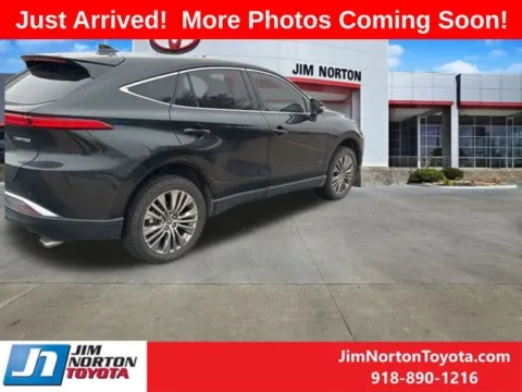 More photos of 2023 Toyota Venza Limited at Jim Norton Toyota, OK