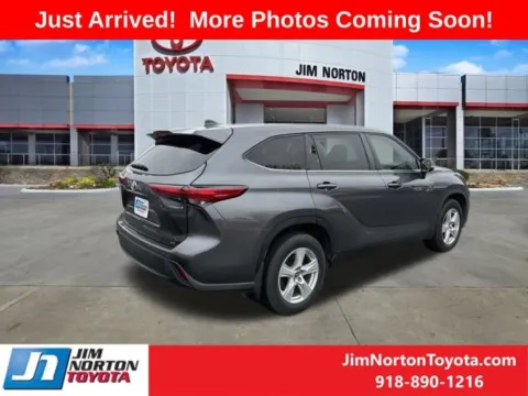 More photos of 2023 Toyota Highlander Hybrid LE at Jim Norton Toyota, OK