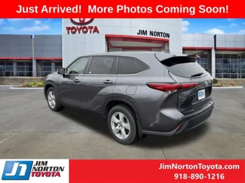 More photos of 2023 Toyota Highlander Hybrid LE at Jim Norton Toyota, OK