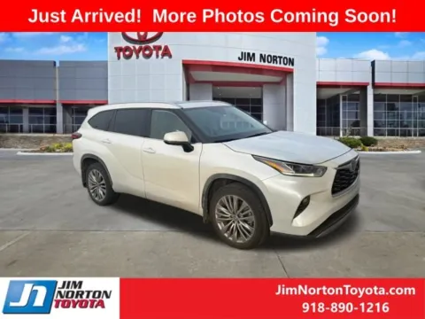 Brown 2022 Toyota Highlander Platinum for sale in Tulsa, OK