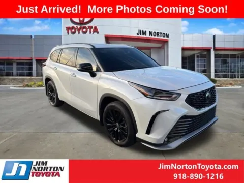 White 2024 Toyota Highlander XSE for sale in Tulsa, OK