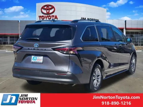 More photos of 2025 Toyota Sienna XLE at Jim Norton Toyota, OK