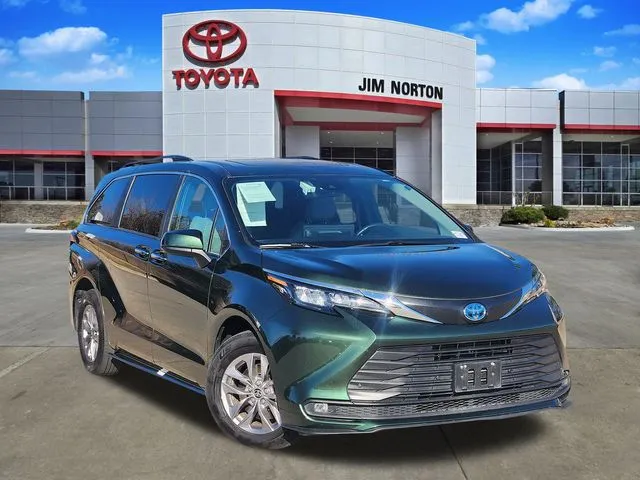 Green 2025 Toyota Sienna XLE for sale in Tulsa, OK