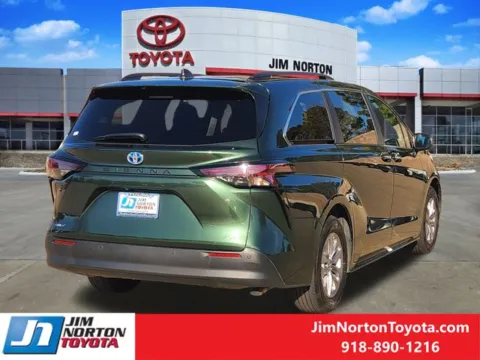 More photos of 2025 Toyota Sienna XLE at Jim Norton Toyota, OK