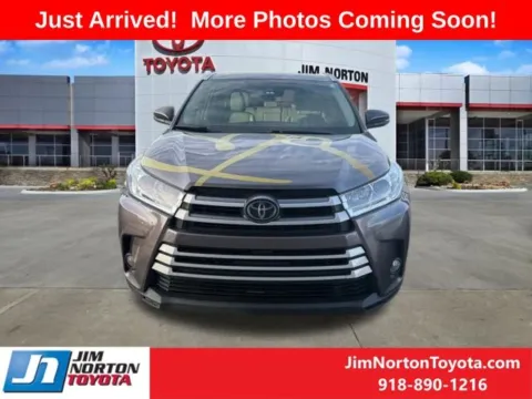 Photos of 2019 Toyota Highlander XLE for sale in Tulsa, OK at Jim Norton Toyota