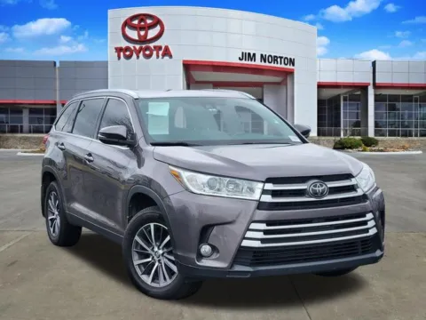 Gray 2019 Toyota Highlander XLE for sale in Tulsa, OK