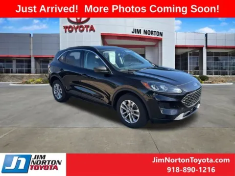 Black 2022 Ford Escape SE for sale in Tulsa, OK