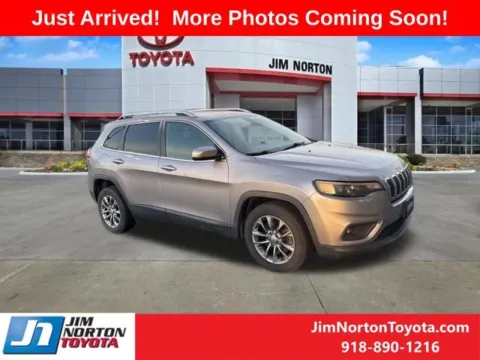 Silver 2019 Jeep Cherokee Latitude Plus for sale in Tulsa, OK