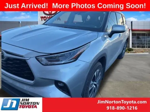 Photos of 2021 Toyota Highlander XLE for sale in Tulsa, OK at Jim Norton Toyota